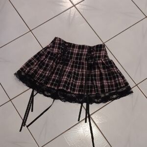 4/$80 Black, White & Pink Ruffled Skater Mini Skirt - Size XS (2)